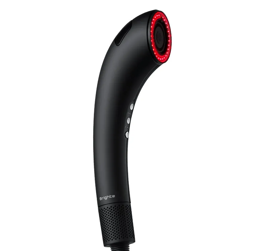 黒い美容機器のクローズアップ写真(Brighte SHOWER DRYER)