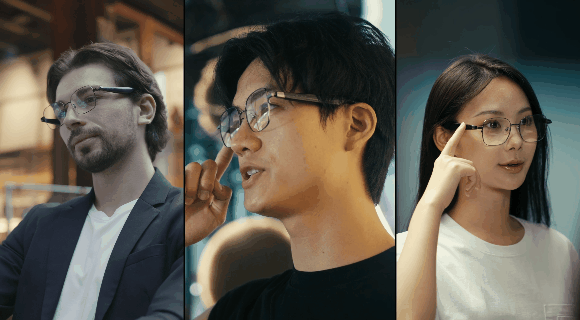 3人の人物が、メガネをかけている写真。メガネをかけている人物は、それぞれ違うポーズをしている。