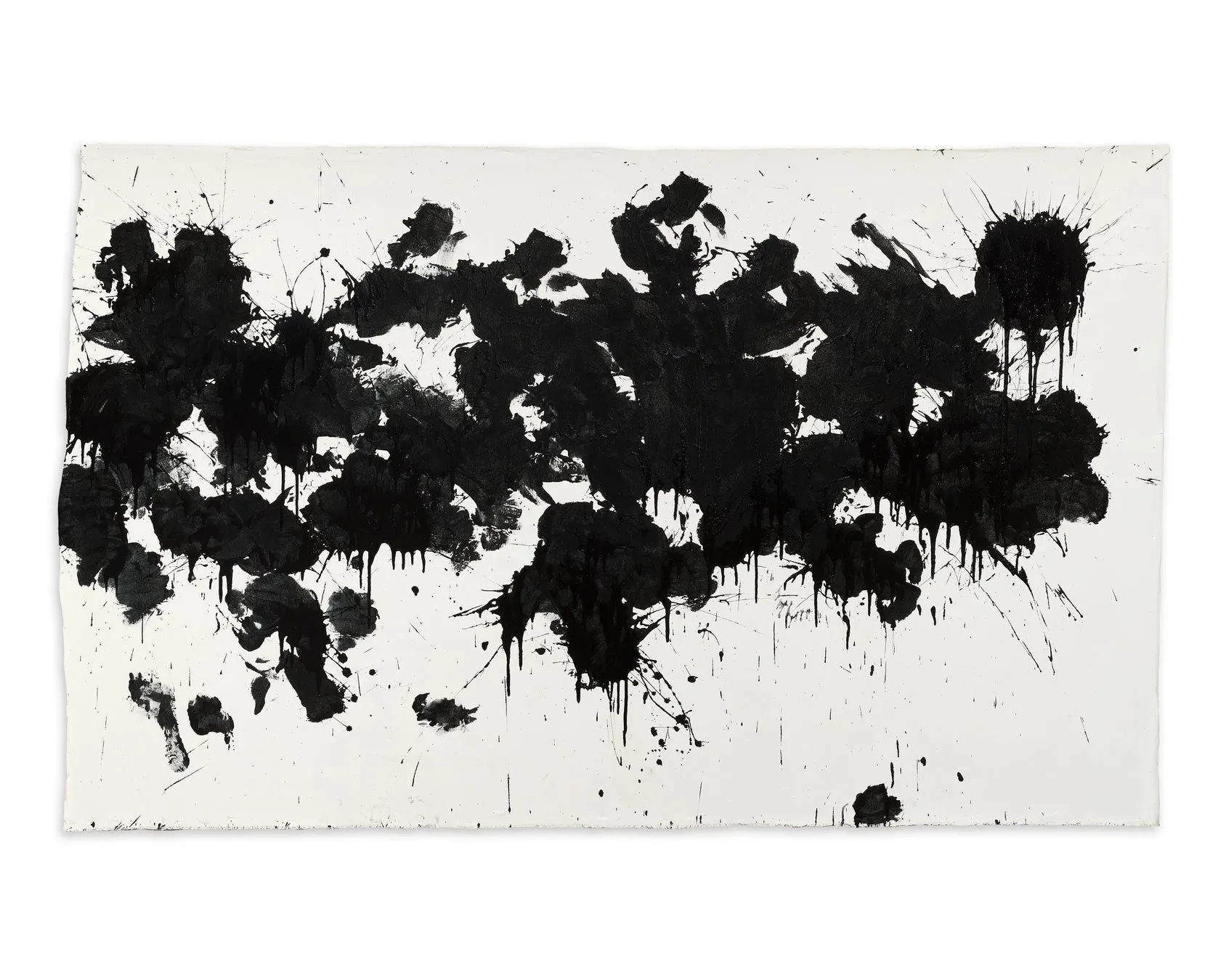 黒いインクの飛沫が描かれた抽象的な絵画。白い背景に、黒いインクが様々な形で飛び散り、滴り落ちる様子が表現されている。