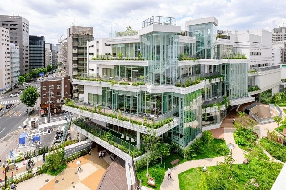 ガラス張りの近代的な建築物