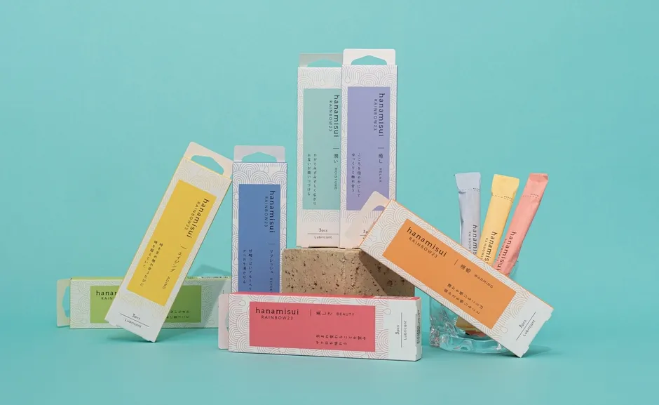 様々な種類のローションのパッケージが並べられた写真。様々な色とフレーバーがあり、それぞれ異なる効果を謳っている。