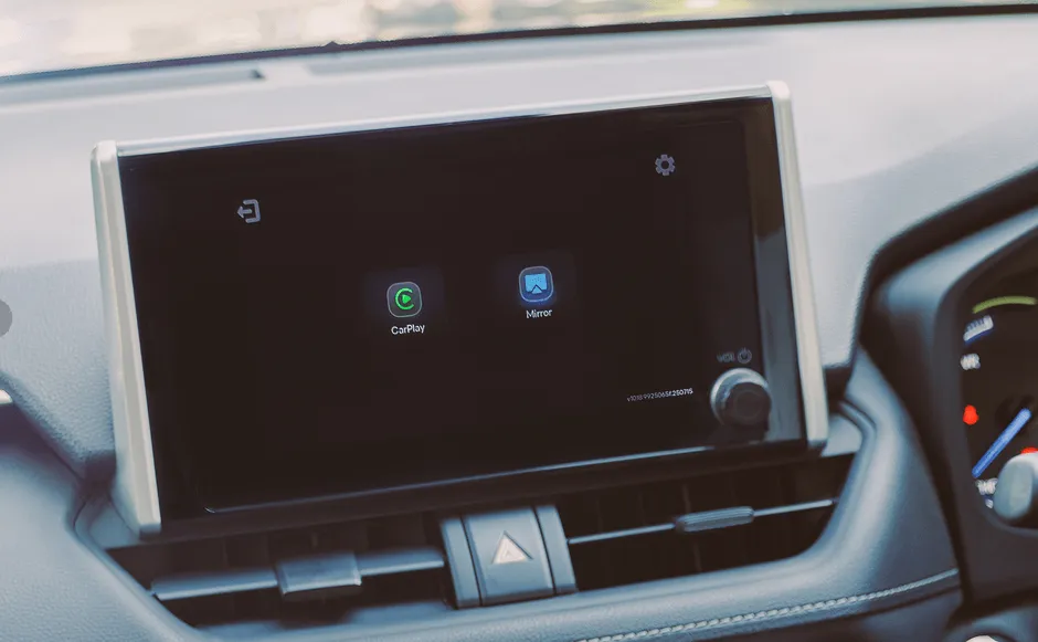 車のディスプレイにCarPlayとMirrorのオプションが表示