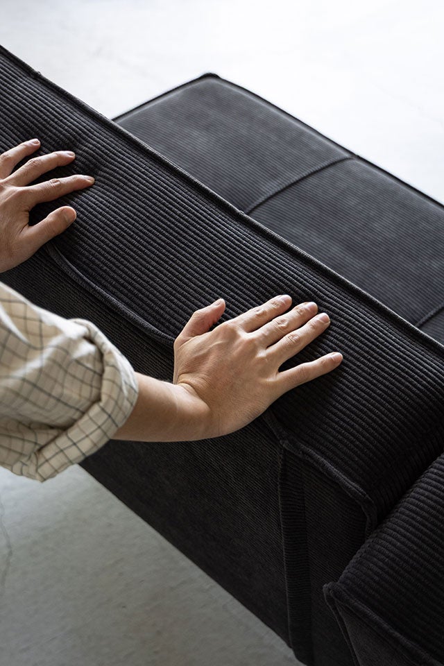 触り心地も良さそうなファブリック素材。