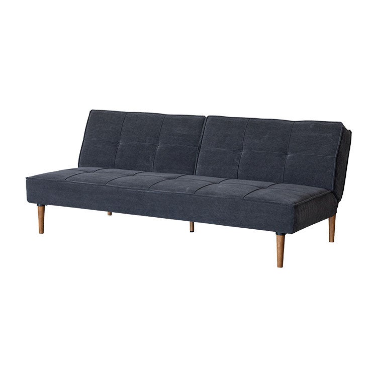 深みのあるネイビーカラーも魅力的。