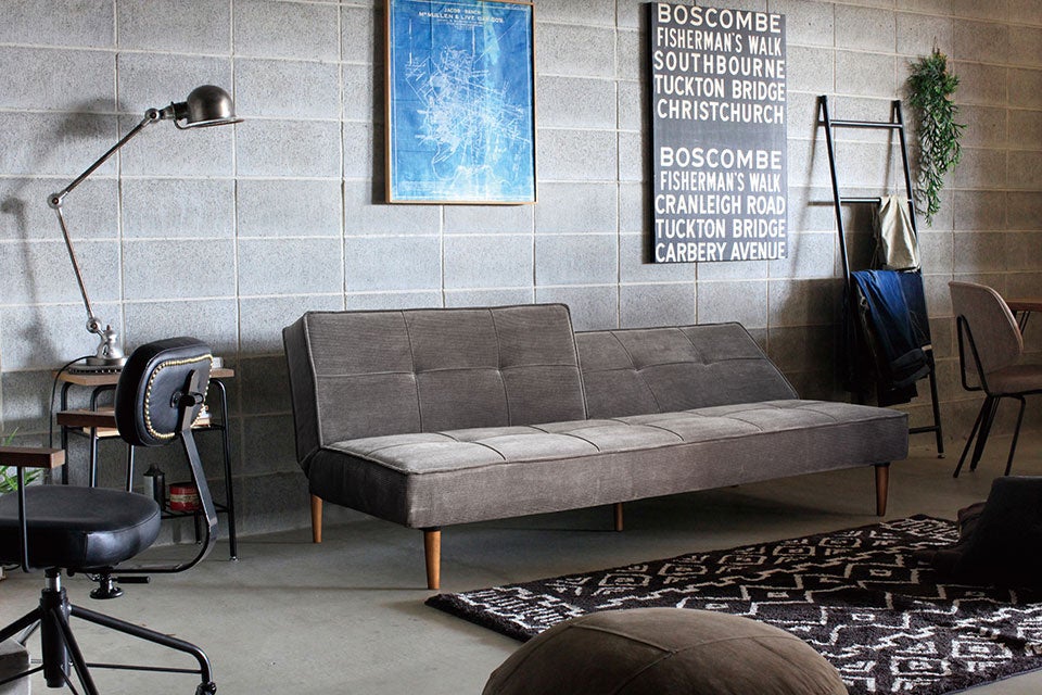 左右の背もたれをそれぞれ違う角度に。家族それぞれの「心地よい」が実現します。