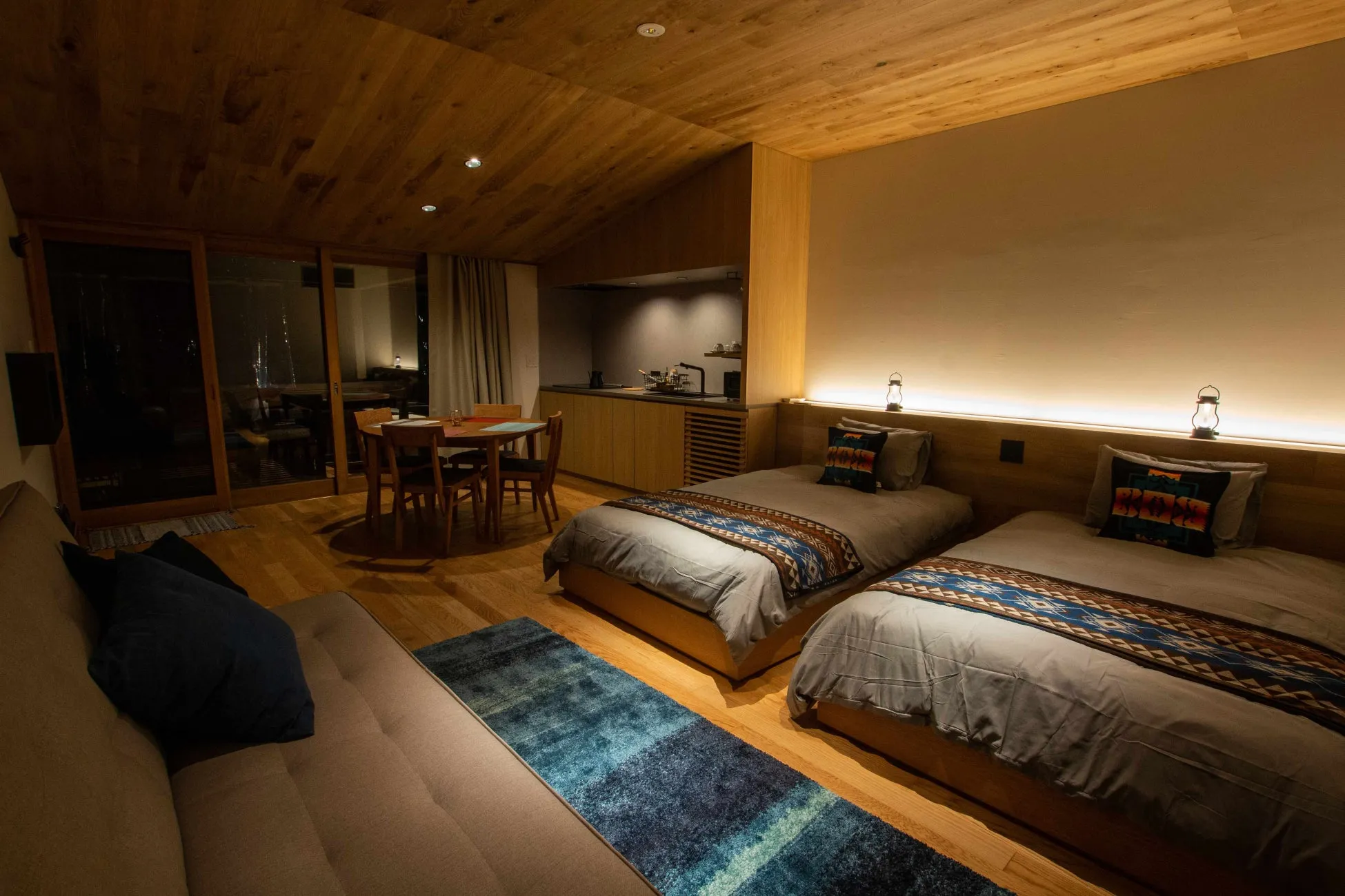 木材を基調とした部屋