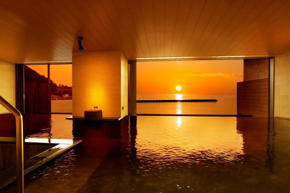 夕焼けの見える露天風呂
