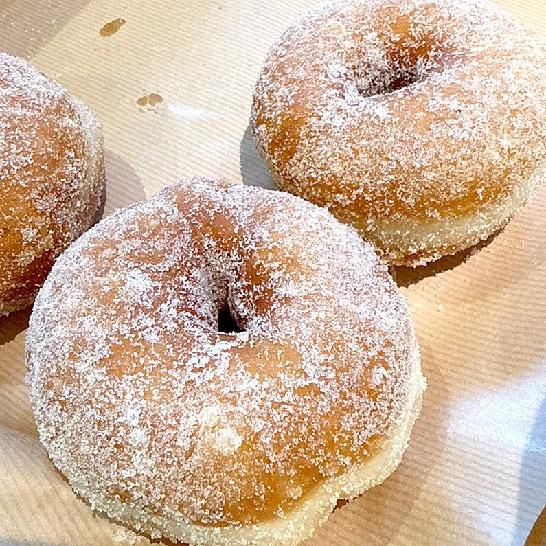 砂糖のシンプルな甘さがたまらないヴィーガンドーナツ。