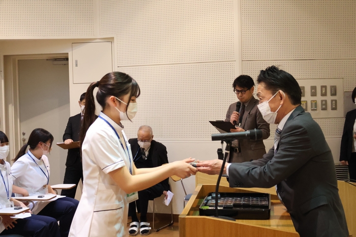 r2DEyRGMi4ghrZ5OmpvW Shk5fM