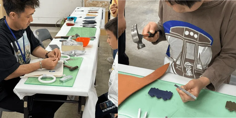 親子がテーブルでクラフト体験をしている様子です。大人が細かい作業を行い、子供はハンマーを使って何かを叩いています。様々な道具や材料が並べられており、集中して作業に取り組む姿が捉えられています。