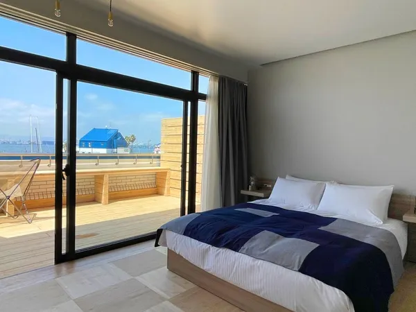 海が見えるキャビンのベッドルーム