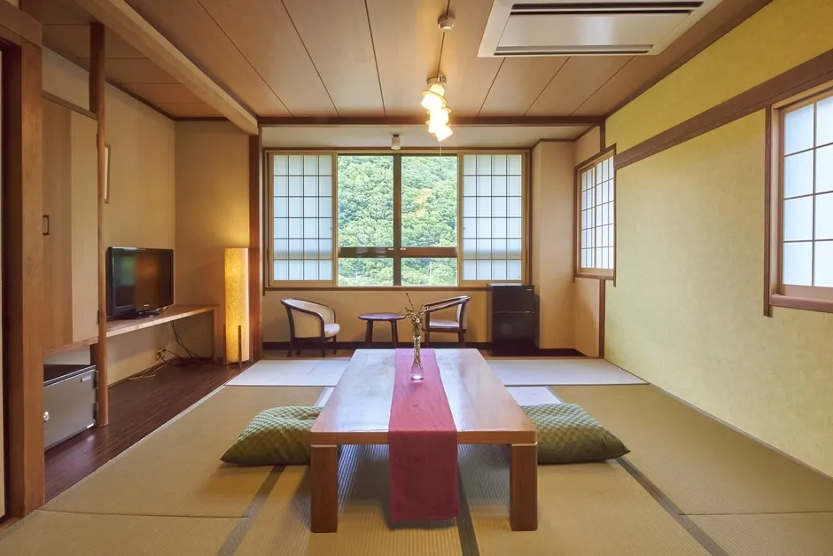 日本酒を愉しむKAKU-UCHI Bar