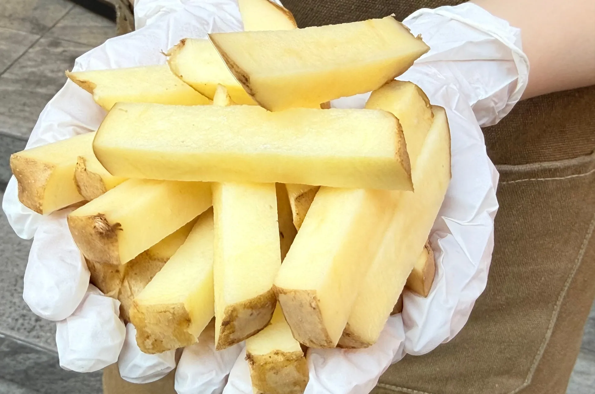 カットされた芋の山