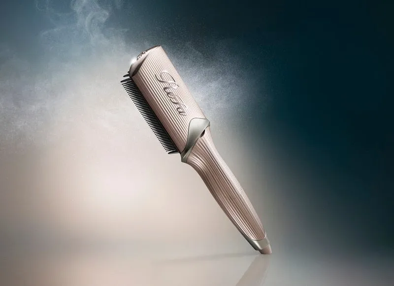 ReFaのヘアブラシ。ブラシはピンク色で、スタイリッシュなデザインをしています。