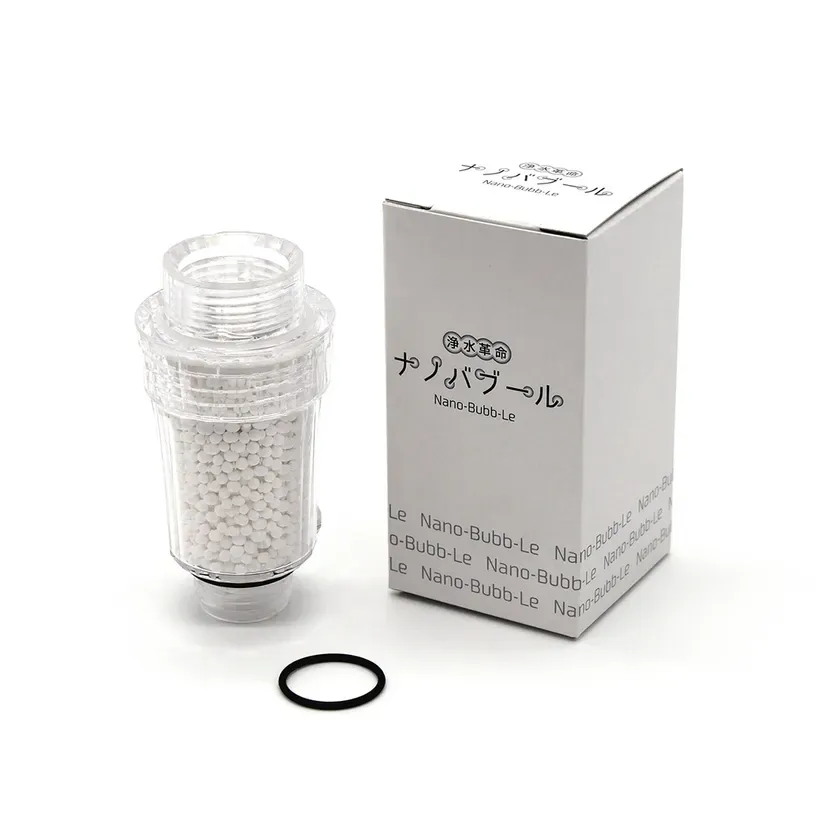 白い箱と透明な容器に入った製品の写真。