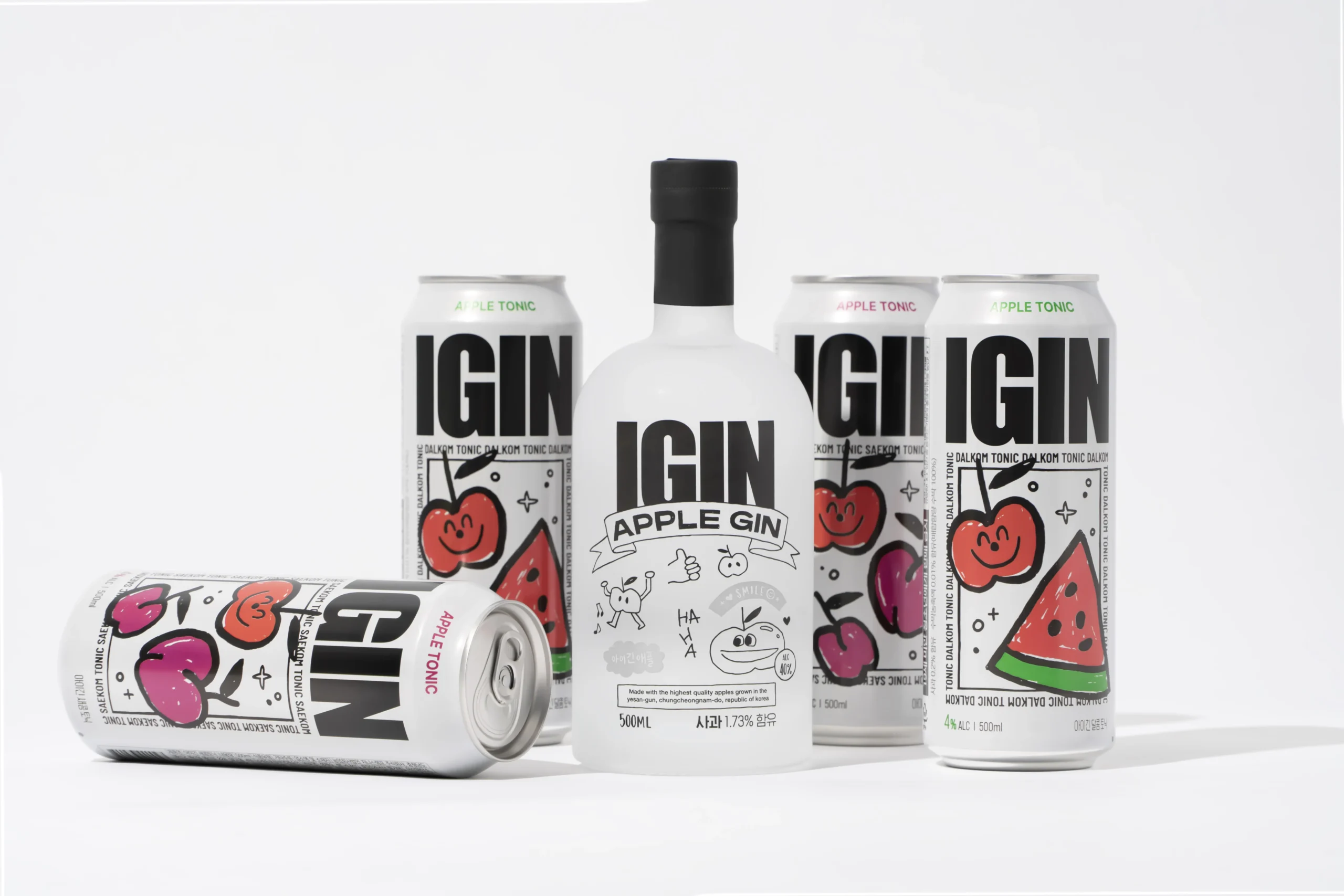 白い背景に、アップルジンとアップルトニックの缶が配置された写真。ボトルと缶には「IGIN」のロゴと、リンゴやスイカのイラストが描かれている。