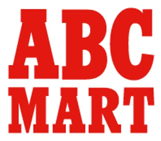 赤色の文字で「ABC MART」と書かれたロゴマークの画像です。