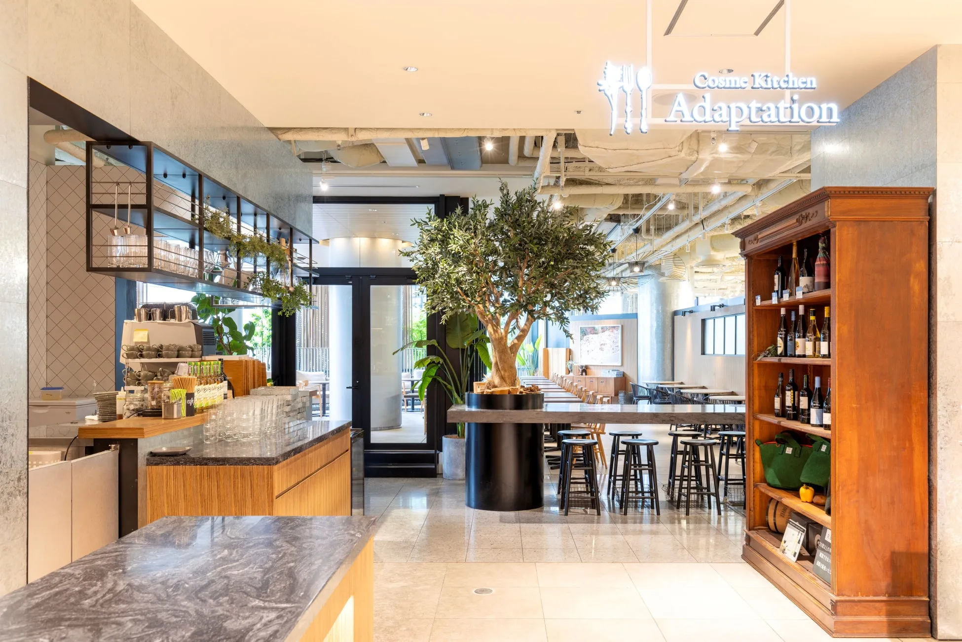Cosme Kitchen Adaptation 店内イメージ