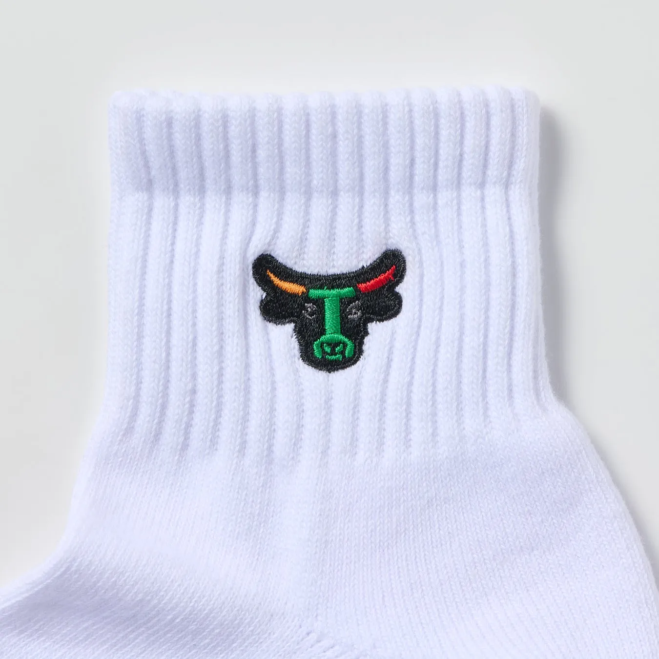 Hanes x セブン-イレブン BEEFYソックスの着用イメージ