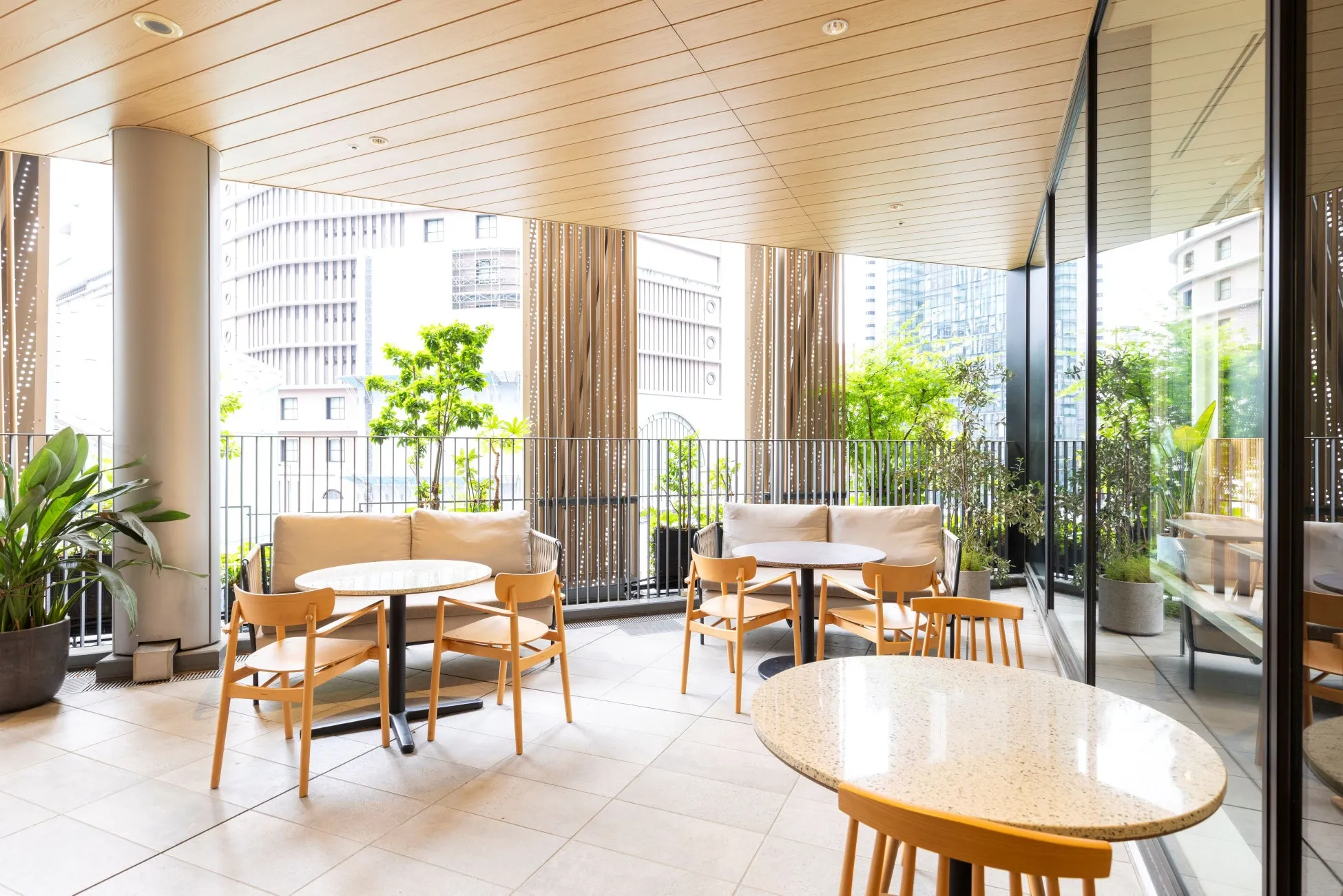Cosme Kitchen Adaptation テーブル席イメージ