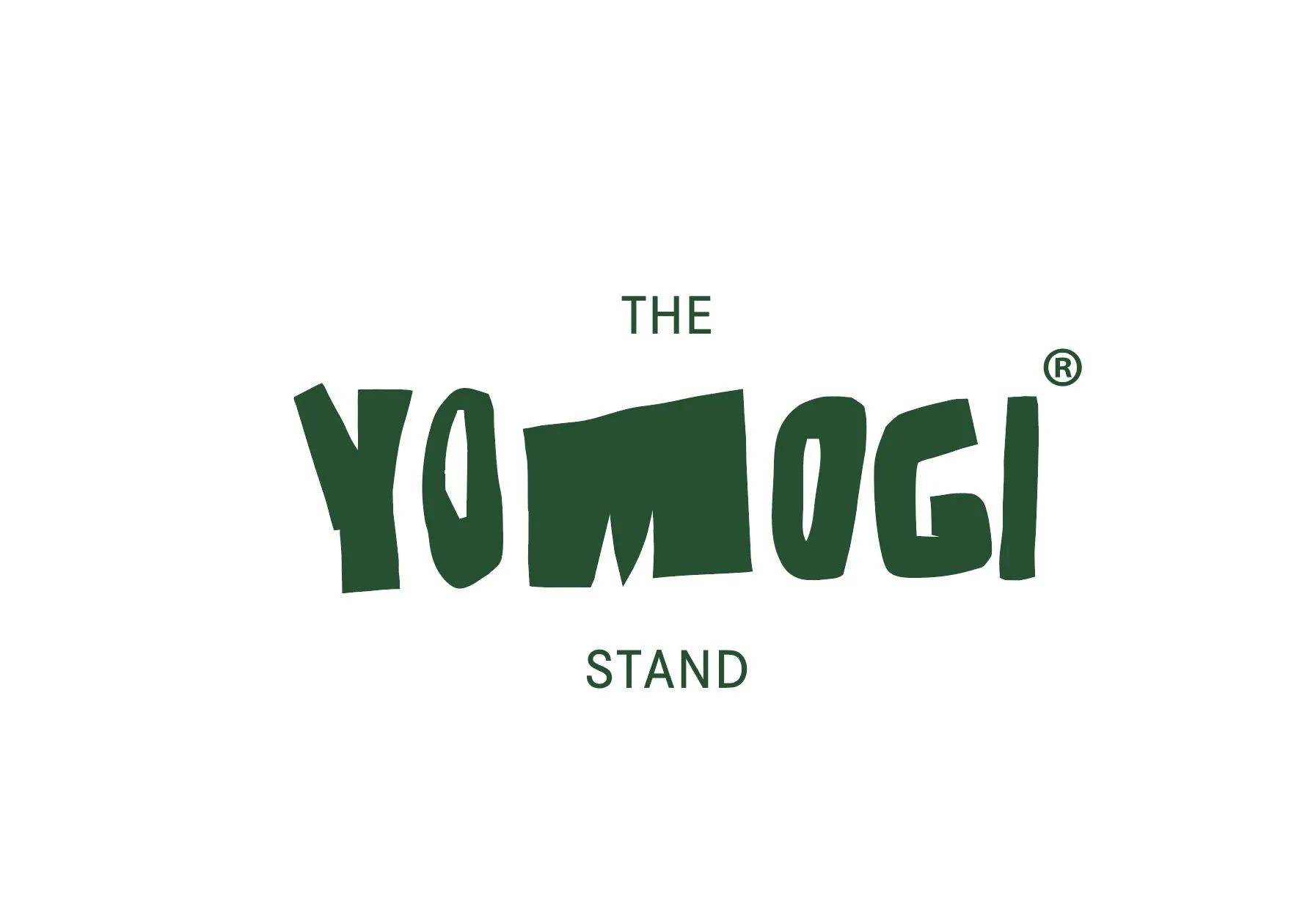 『THE YOMOGI STAND』のロゴ入りカップを持つ手元