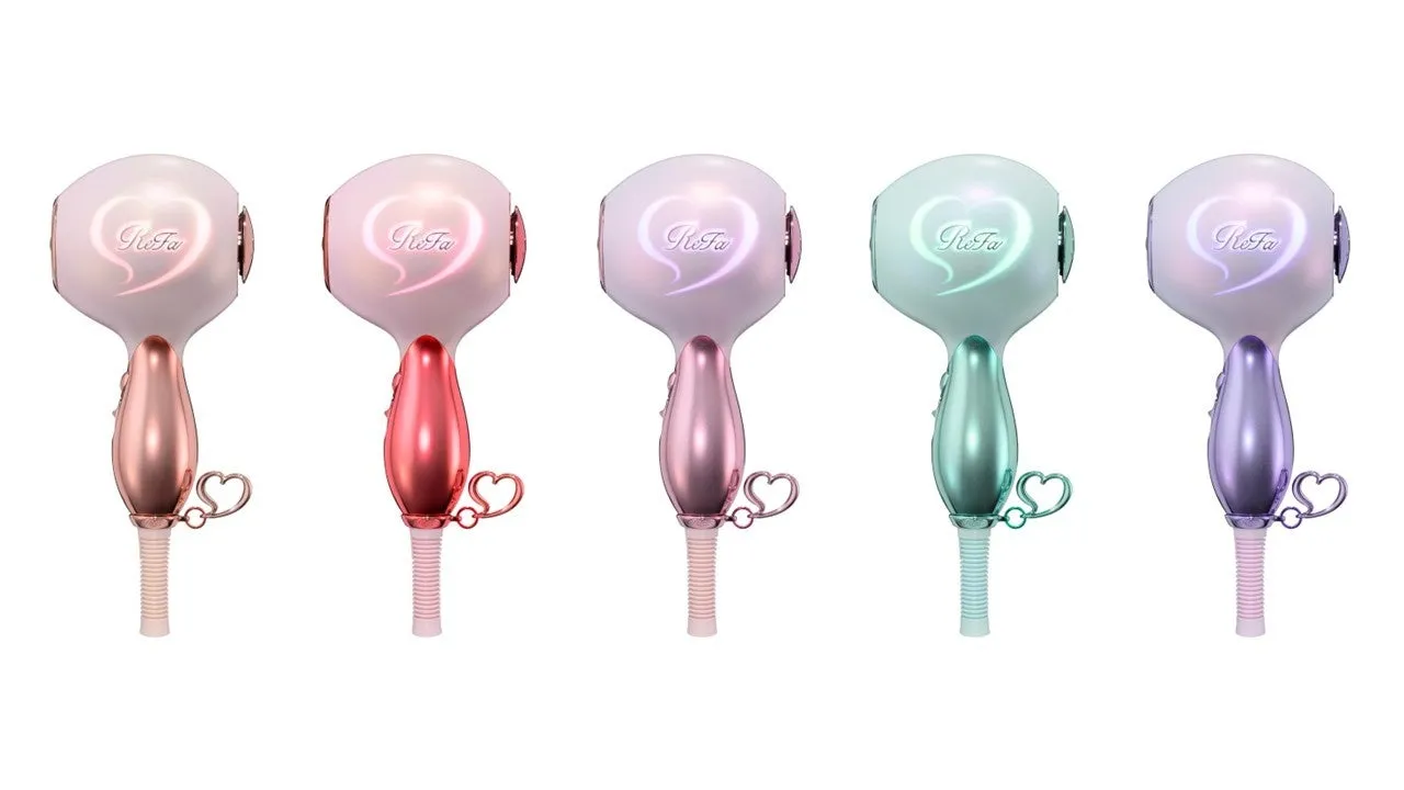 ReFa HEART DRYER Airaで髪を乾かすイメージ