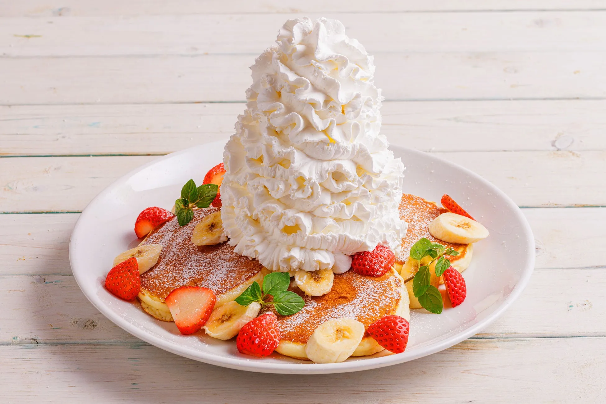コナズ珈琲一番人気のストロベリー&バナナホイップパンケーキ
