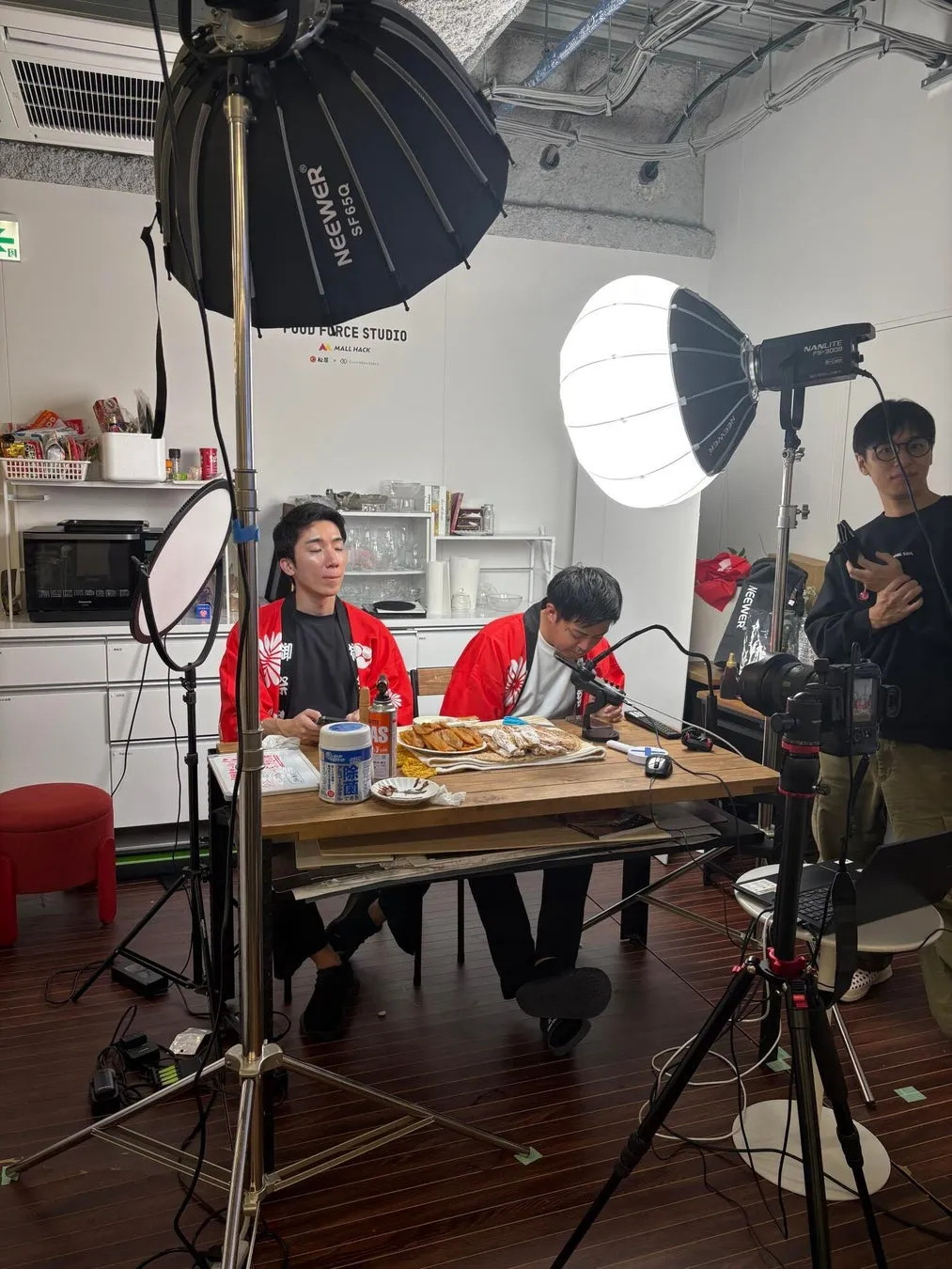スタジオでのLIVE配信風景