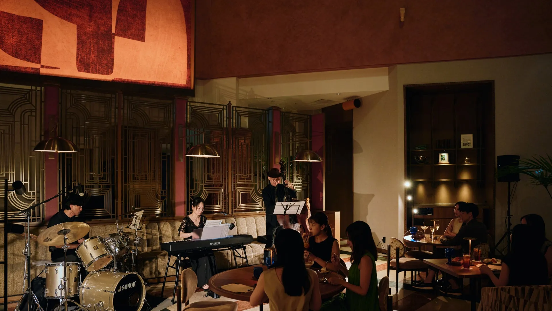 sereno NIGHT CAFEのライブ演奏風景