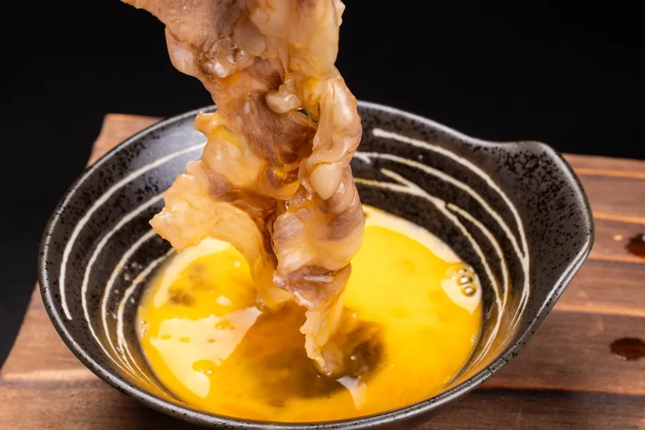 但馬牛を溶き卵にくぐらせたイメージ