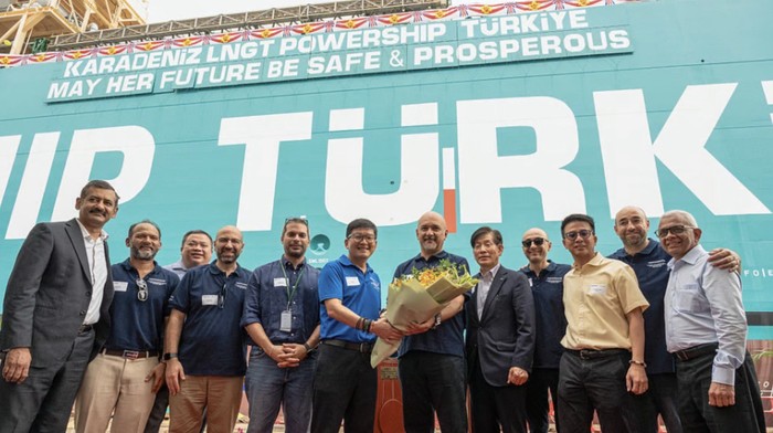 シンガポールのSeatriumのAdmiralty Yardで行われたKARADENIZ LNGT POWERSHIP TÜRKIYEの命名式（2026年9月）